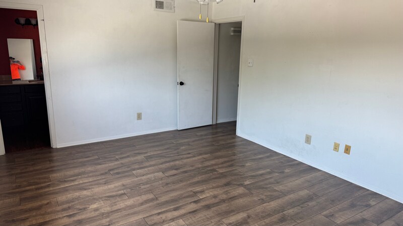 Building Photo - 10650 Steppington Dr