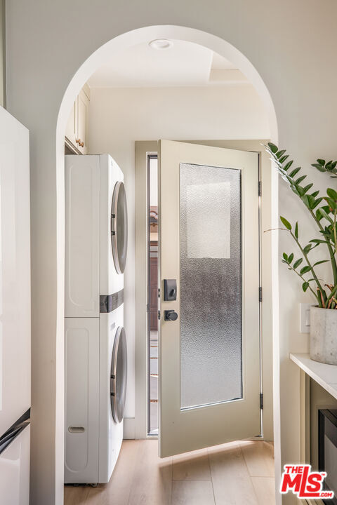 Building Photo - 1033 Havenhurst Dr