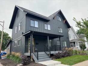 Building Photo - Modern 10 bedroom house close to U of M Ca...
