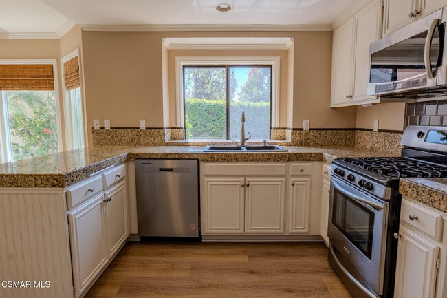 Building Photo - 2704 Simi Hills Ln