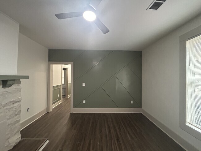 Building Photo - 895 Kney St