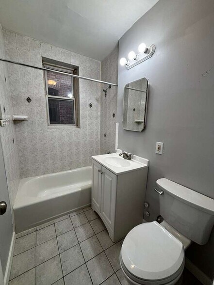 Building Photo - 243 Lexington Ave