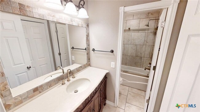 Building Photo - 8 E Shawnee Ln