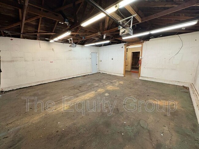 Building Photo - 1424 18th Ave