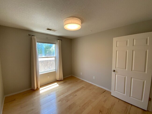 Building Photo - 3 Bedroom Single Story Home Available Near...