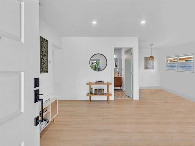 Building Photo - 1617 NW 7th Ave