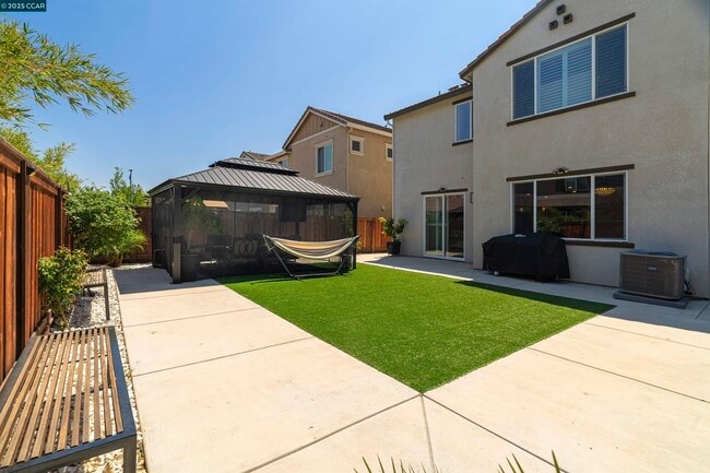 Building Photo - 546 Avanti Way