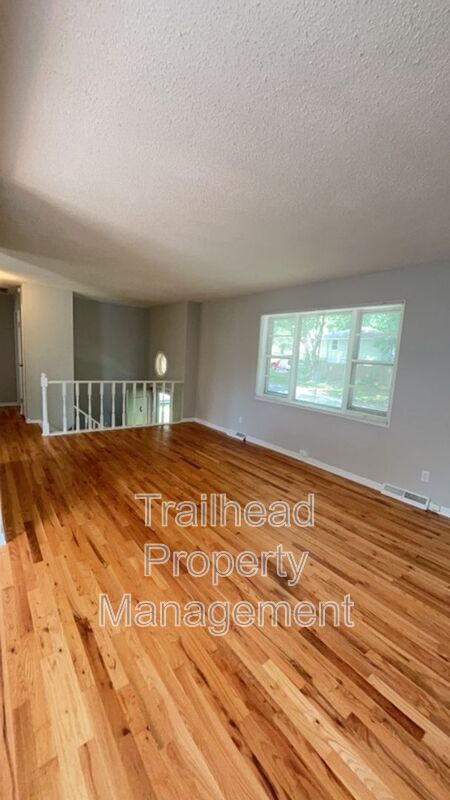Building Photo - 8105 NE San Rafael Dr