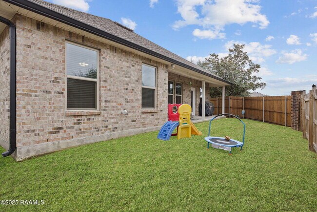 Building Photo - 301 Oak Hill Ln