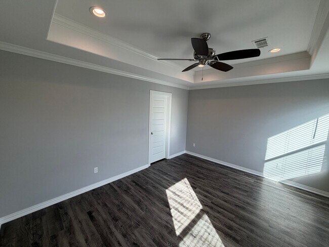 Building Photo - 6025 W Quinn St