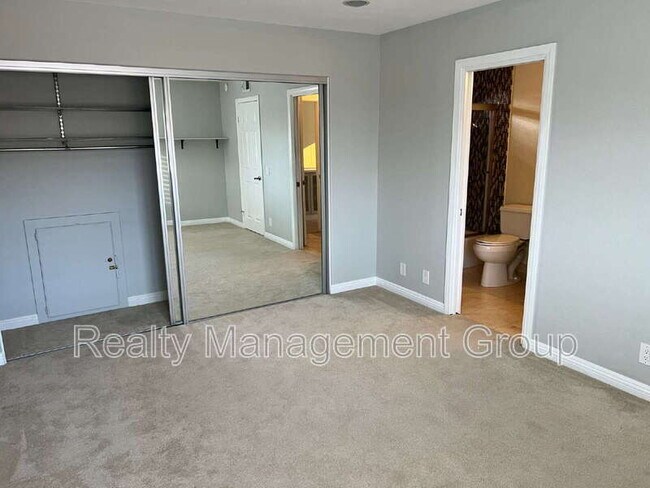 Building Photo - 1161 Paseo Primavera