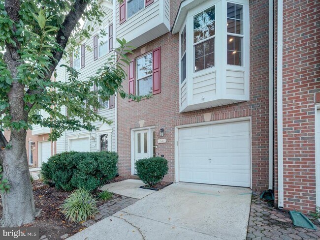 Building Photo - 4643 Deerwatch Dr
