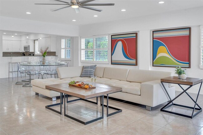 Building Photo - 1824 S Ocean Dr