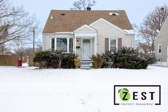 Building Photo - Amazing 3 Bedroom 1 Bathroom - $1500