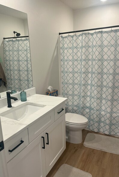 Bathroom - 525 W Caroles Way