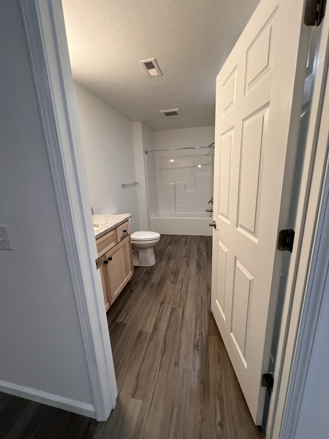 Building Photo - 209 Millersburg St