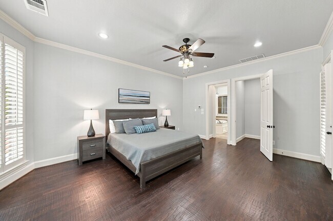 Building Photo - 1308 Cotulla Dr