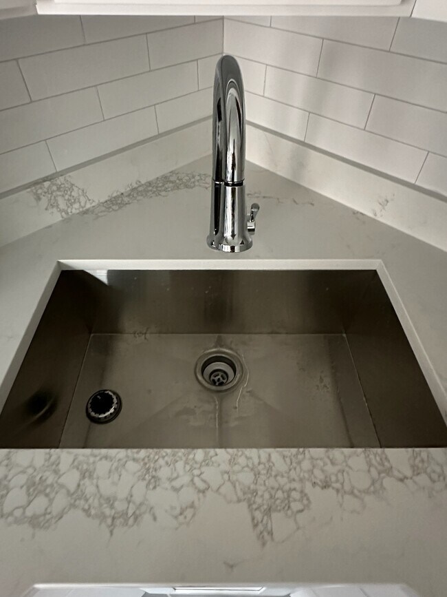 Building Photo - 8246 Keating Ave