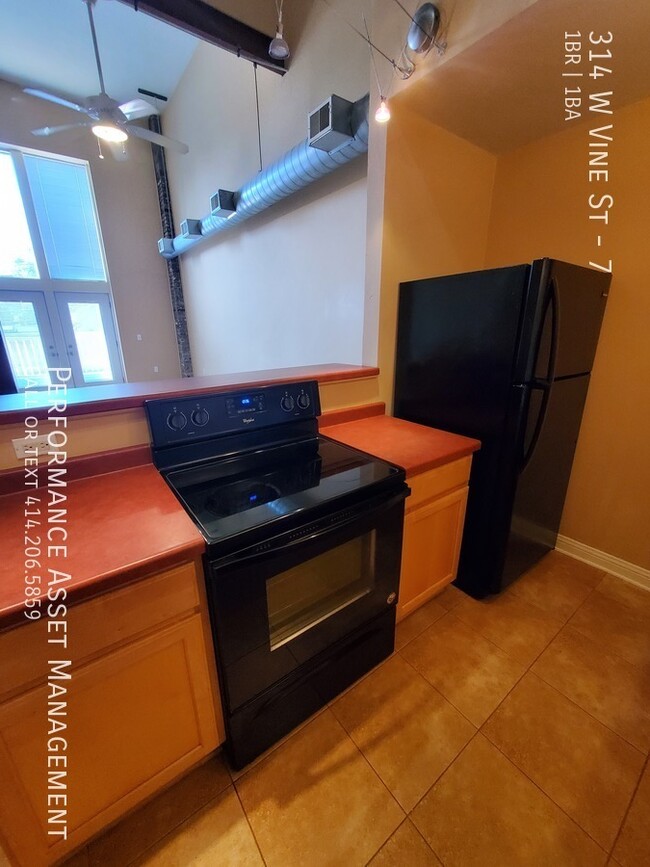 Building Photo - Unique 1BD/1BA Loft Style Condo