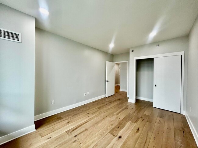 Building Photo - 20 Newport Pkwy