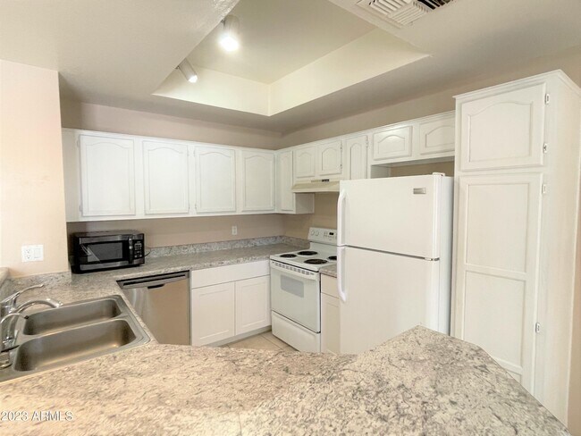Building Photo - 11666 N 28th Dr