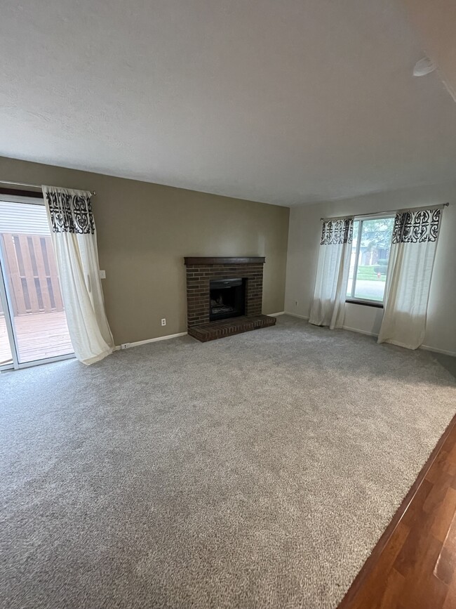 Building Photo - 2177 Woodleaf Ct