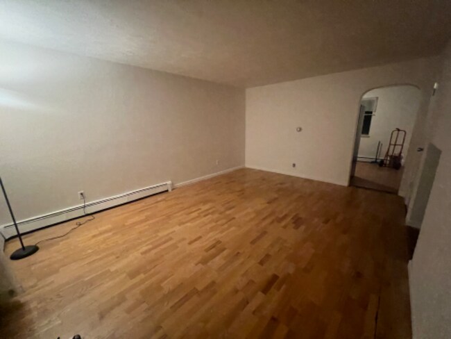 Building Photo - 1644 Chester St