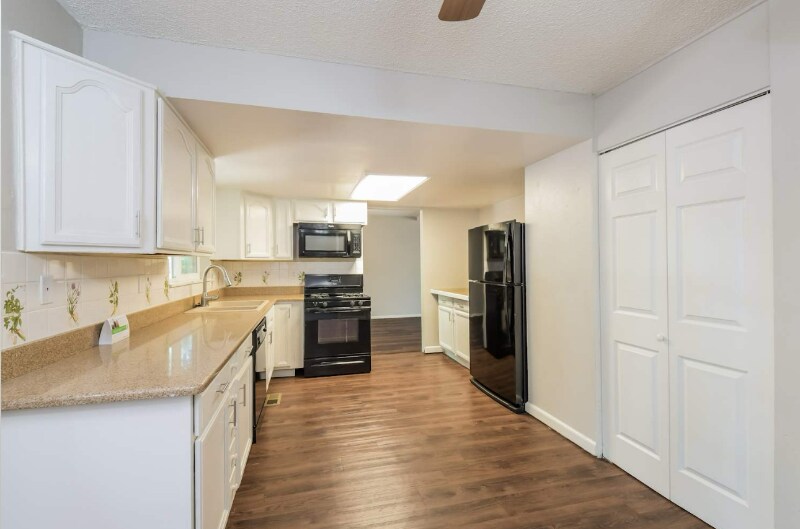 Building Photo - 13016 Grove Cir