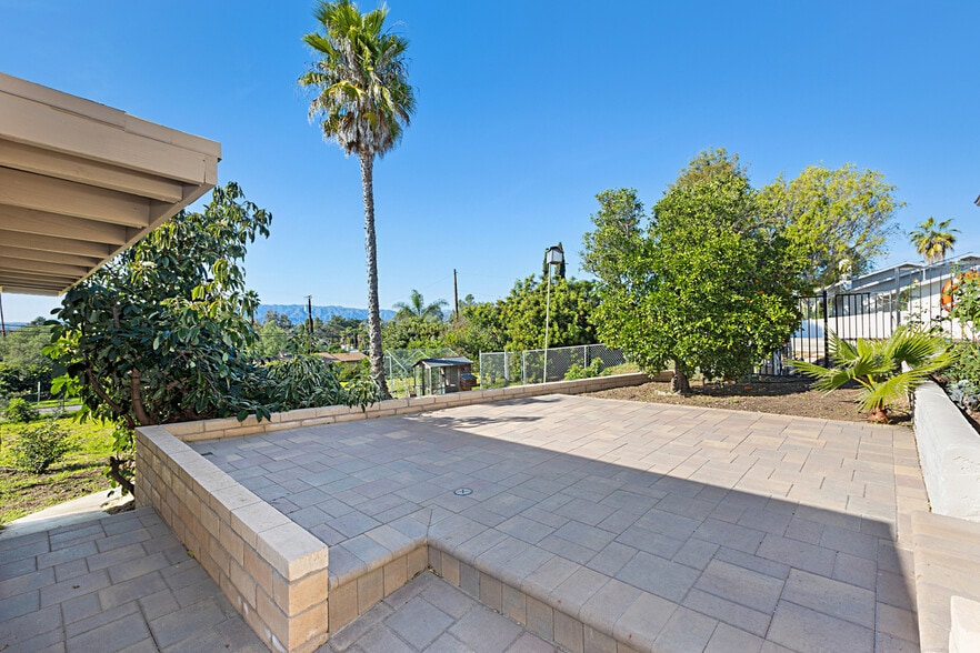 Building Photo - 1720 Via Entrada