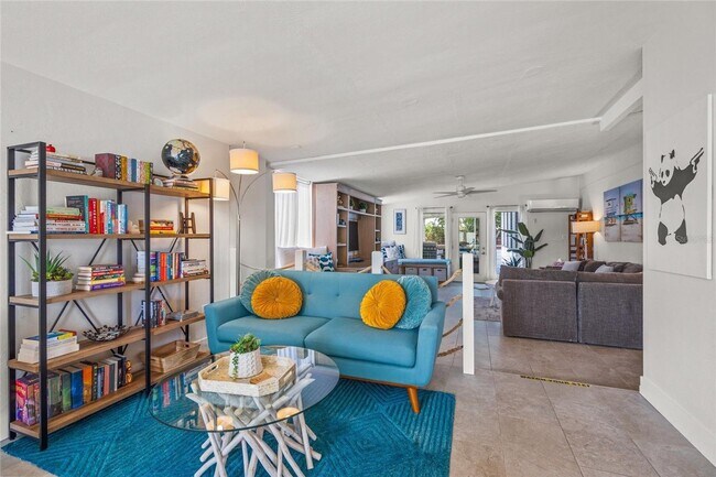 Building Photo - 2/2 luxury pool home in Sarasota, unfurnished annual rental