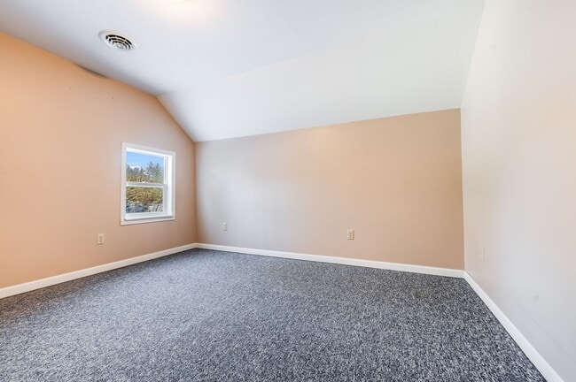 Building Photo - Spacious Cambridge City Home