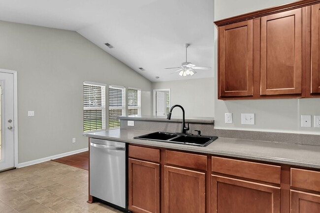 Building Photo - Charming 3-Bedroom, 2-Bath Home available ...
