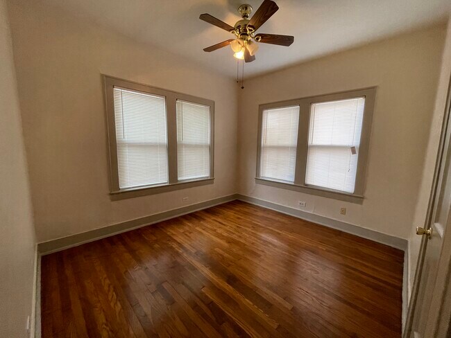 Building Photo - 713 E Elmira St