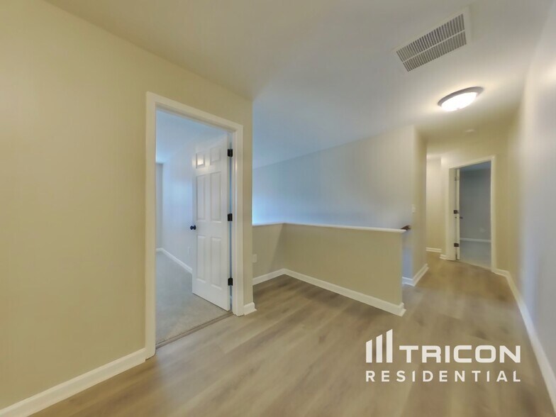 Building Photo - 10 Moonrise Crossing