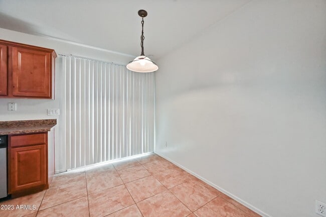 Building Photo - 2419 W Vista Ave