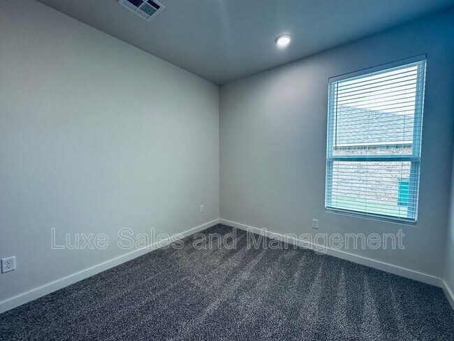 Building Photo - 16305 Villa Valeria Way
