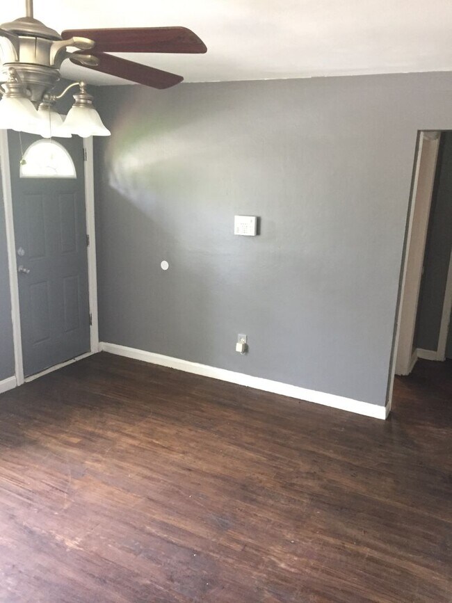 Building Photo - Beautifully Updated 3 Bedroom House! Comin...