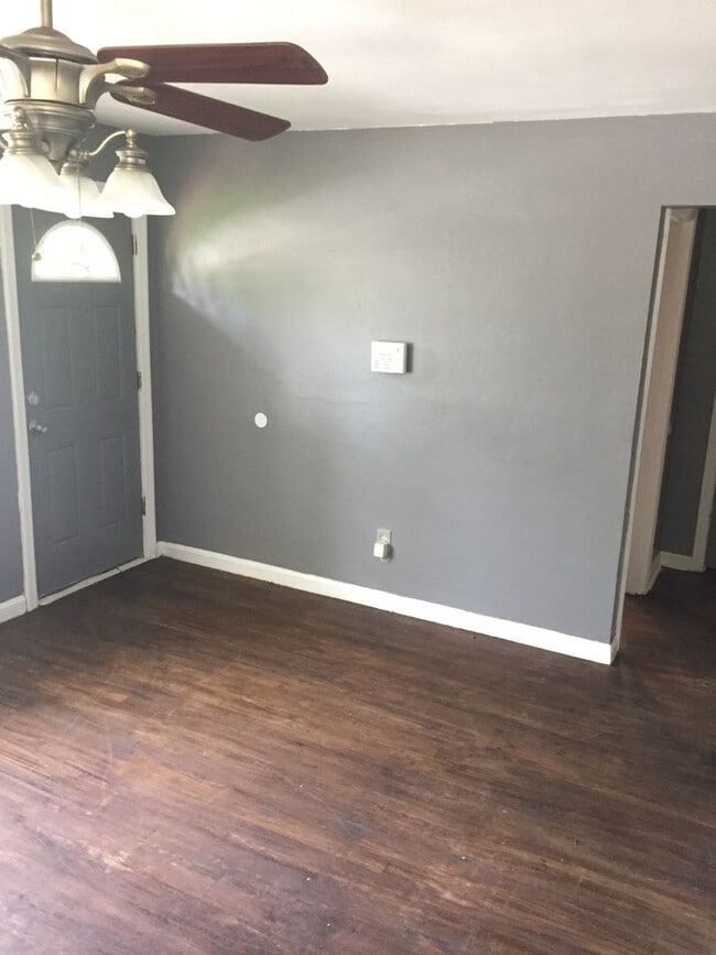 Building Photo - Ready now! Beautiful 3 Bedroom! ASK ABOUT OUR SPECIAL!