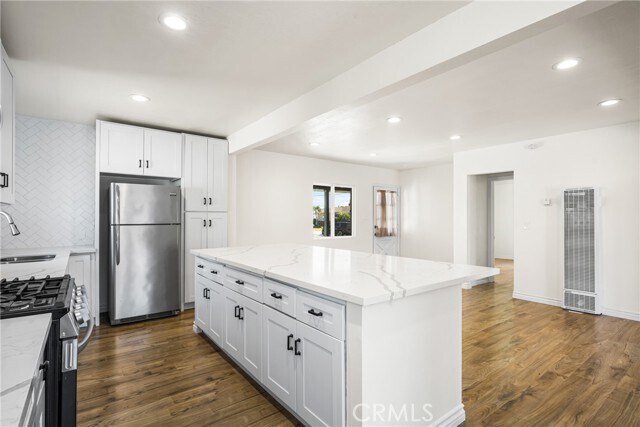 Building Photo - 2024 W 160th St