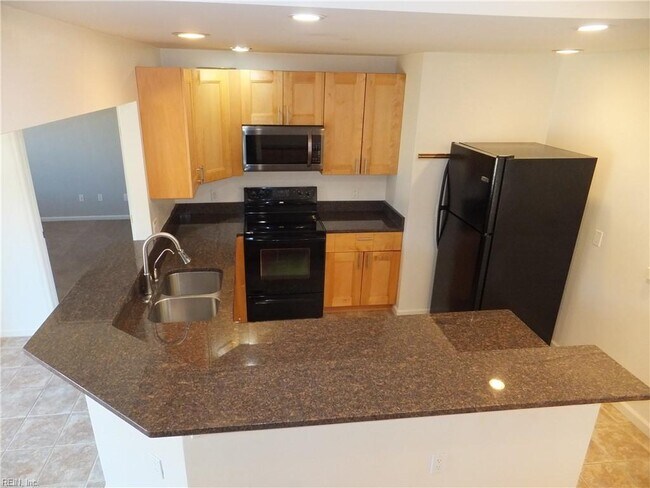 Building Photo - 4420 Clyde St