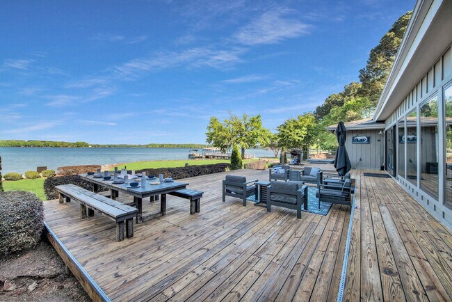 Building Photo - 643 Isle of Pines Rd