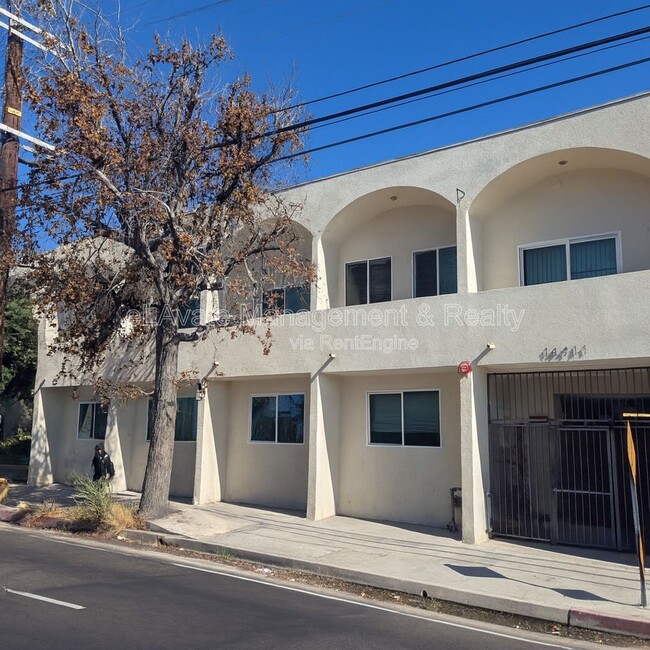 Building Photo - 14411 Vanowen St