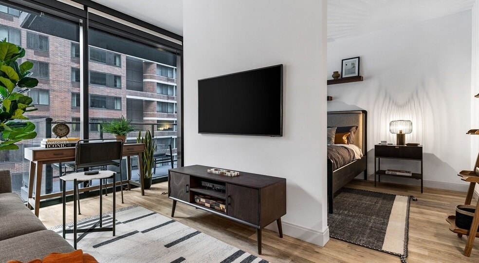 Building Photo - 515 N St Clair St