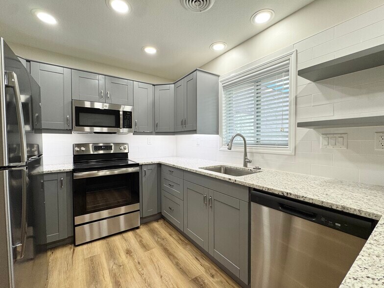 Building Photo - 517 Gillis St