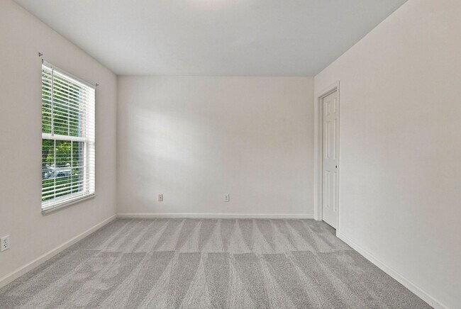 Building Photo - 605 Brelan Ct