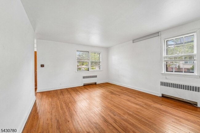 Building Photo - 1030 Jassamine Way