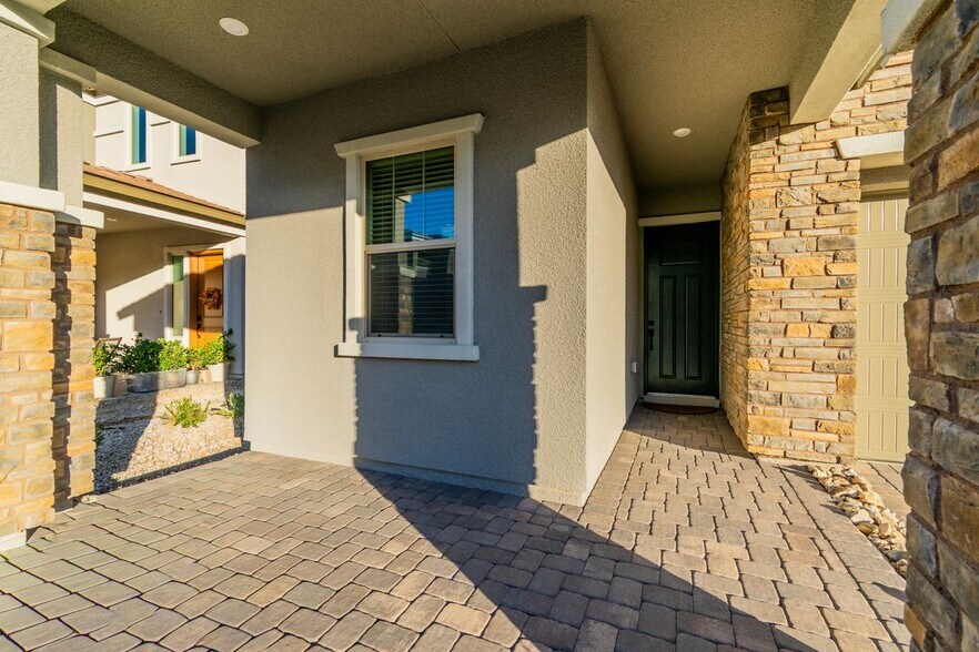 Building Photo - 584 La Vis Acrs Ln