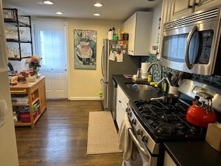 Building Photo - 245 W 5th St