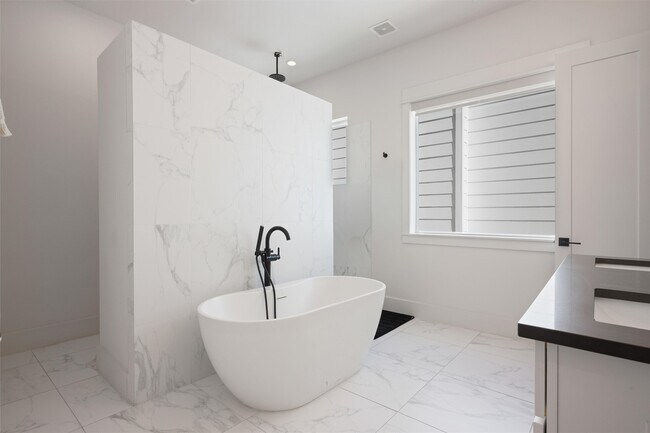 Building Photo - 1136 Adele St