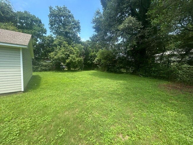 Building Photo - 3208 W Gadsden St